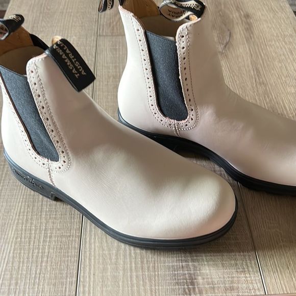 Blundstone Ivory and Black Ankle Boots